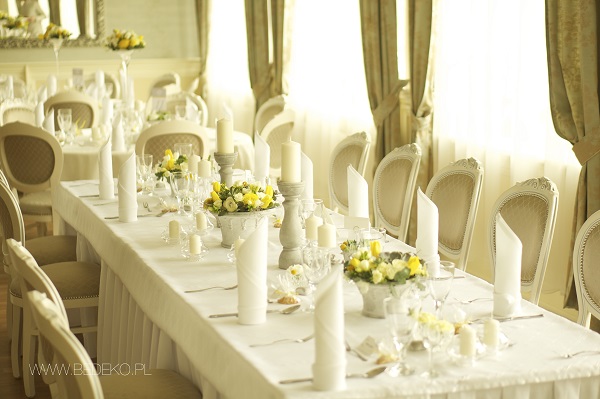 szaro zółte dekoracje na ślub i wesele